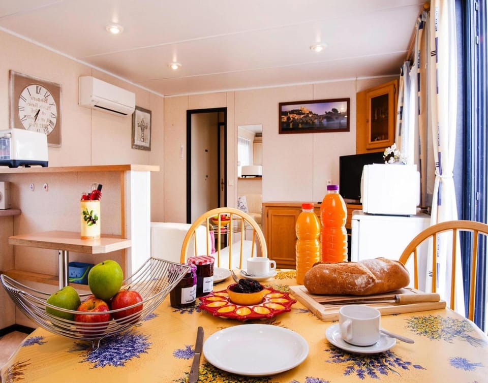 Mobile Home | Dining