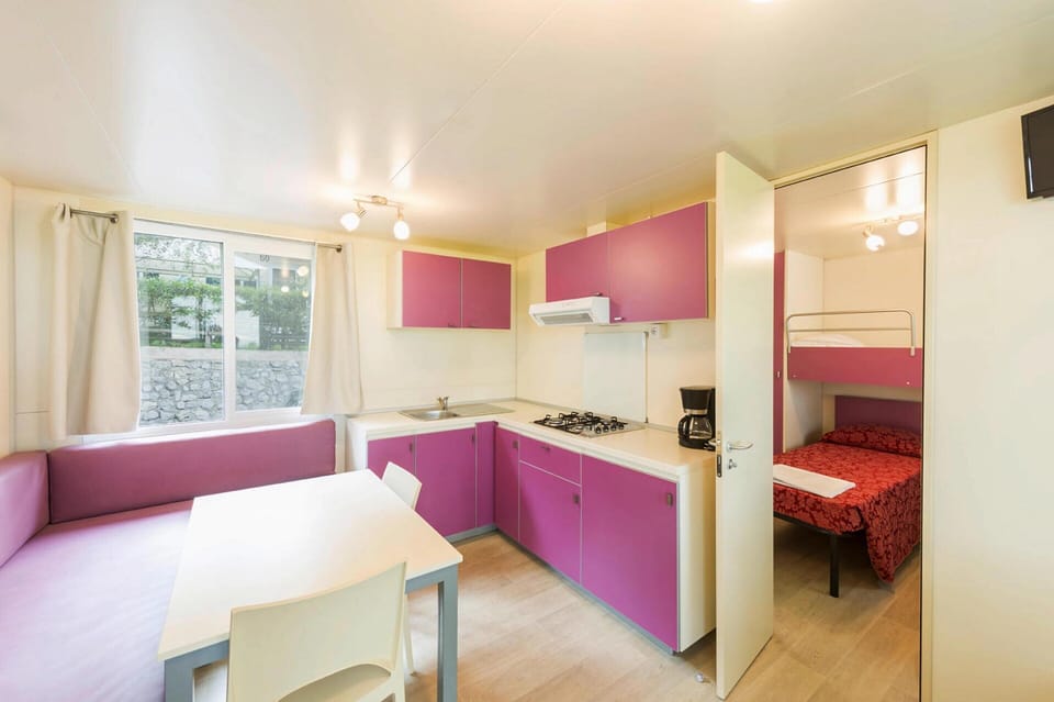 Mobile Home | Private kitchen