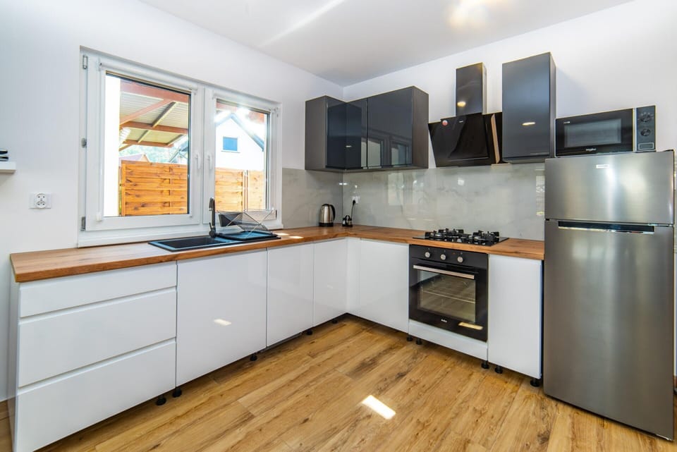 Mobile Home | Private kitchen | Highchair