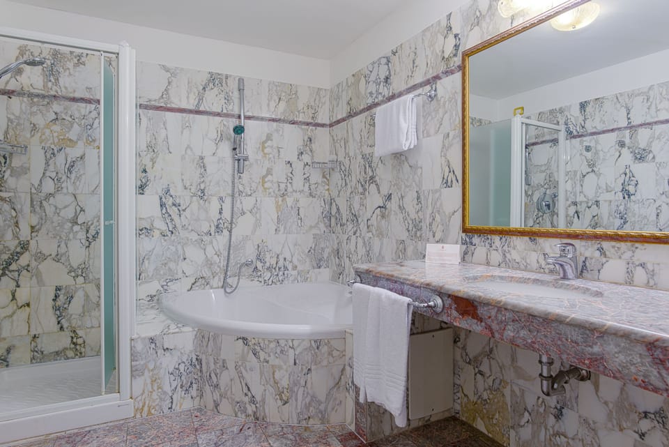 Quadruple Room | Bathroom | Combined shower/tub, hair dryer, bidet, towels