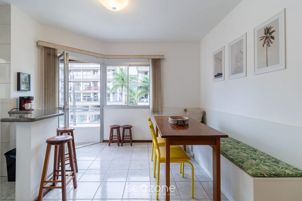 Basic Apartment | Dining