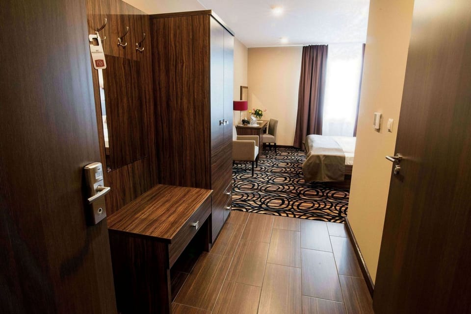 Premium bedding, minibar, desk, laptop workspace