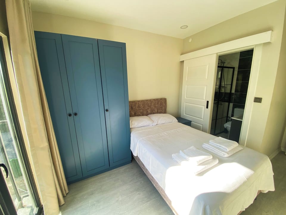 Comfort Villa, Balcony, City View | Premium bedding, iron/ironing board, bed sheets