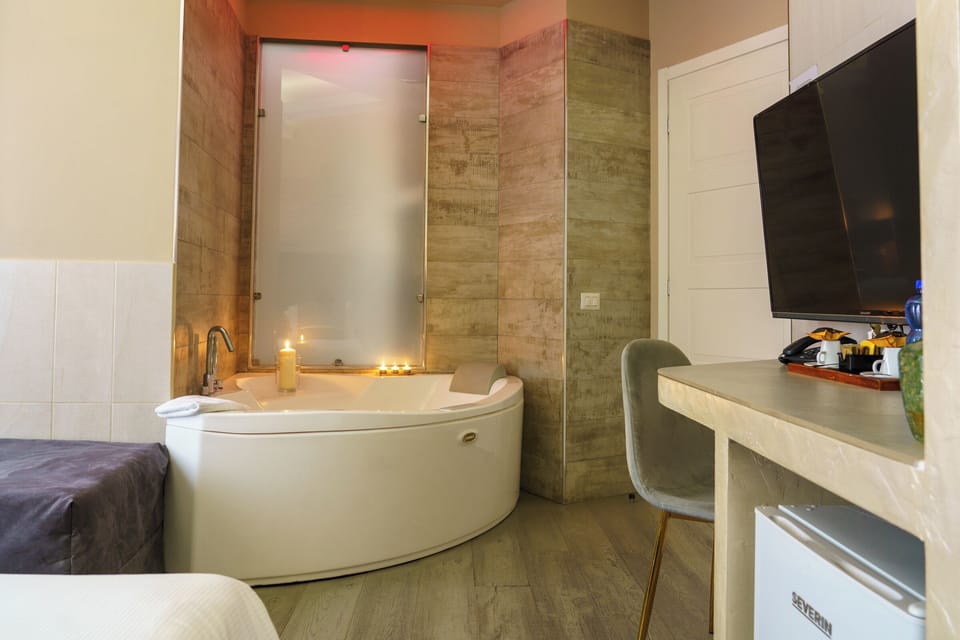 Suite | Jetted tub