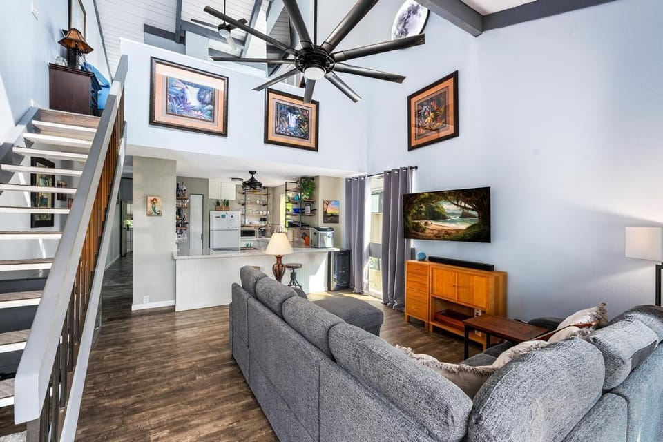 Condo, 2 Queen Beds (Kailua Bay Resort#2-306) | Living area