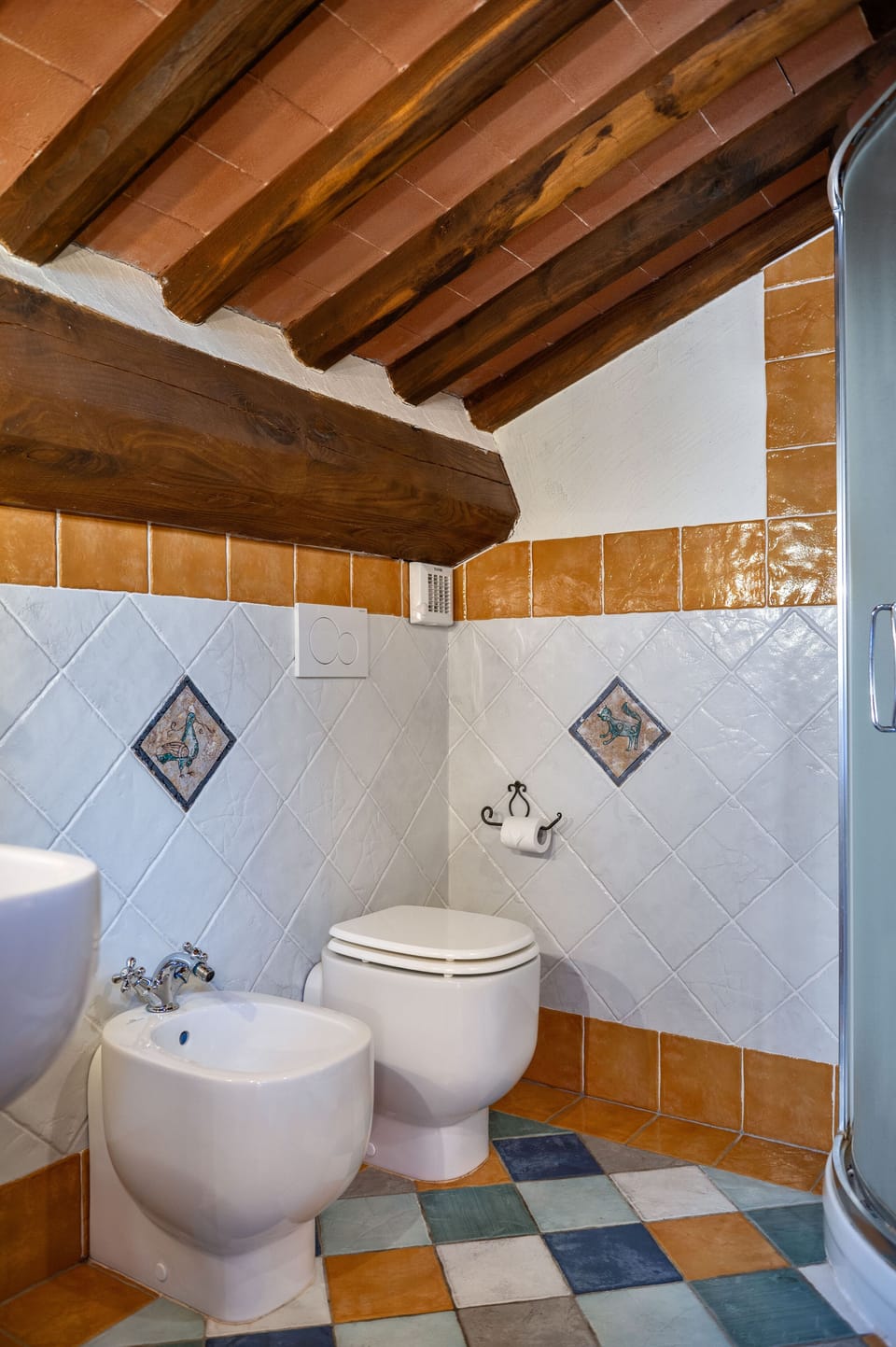 Deluxe Room, Terrace | Bathroom | Shower, free toiletries, hair dryer, towels