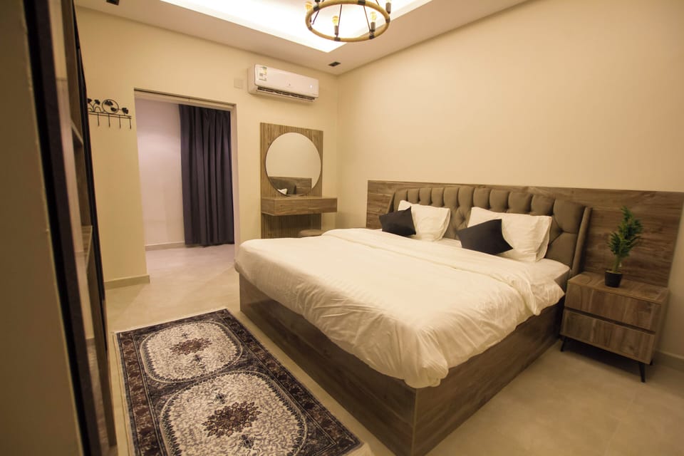 Deluxe Double Room, 1 King Bed | Blackout drapes, WiFi (free)