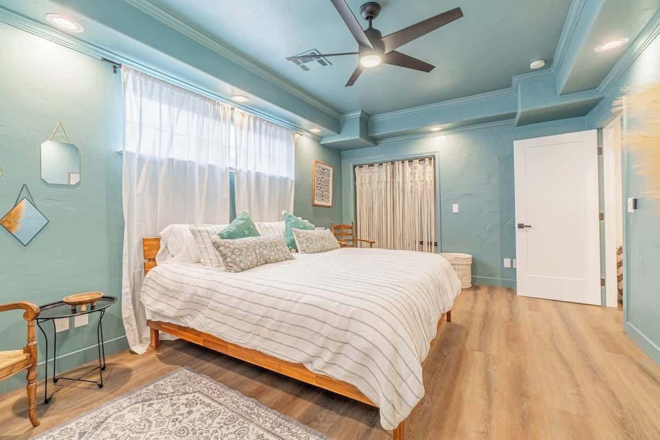 Stylish 2-bedroom Walking Distance to Downtown House in Reno
