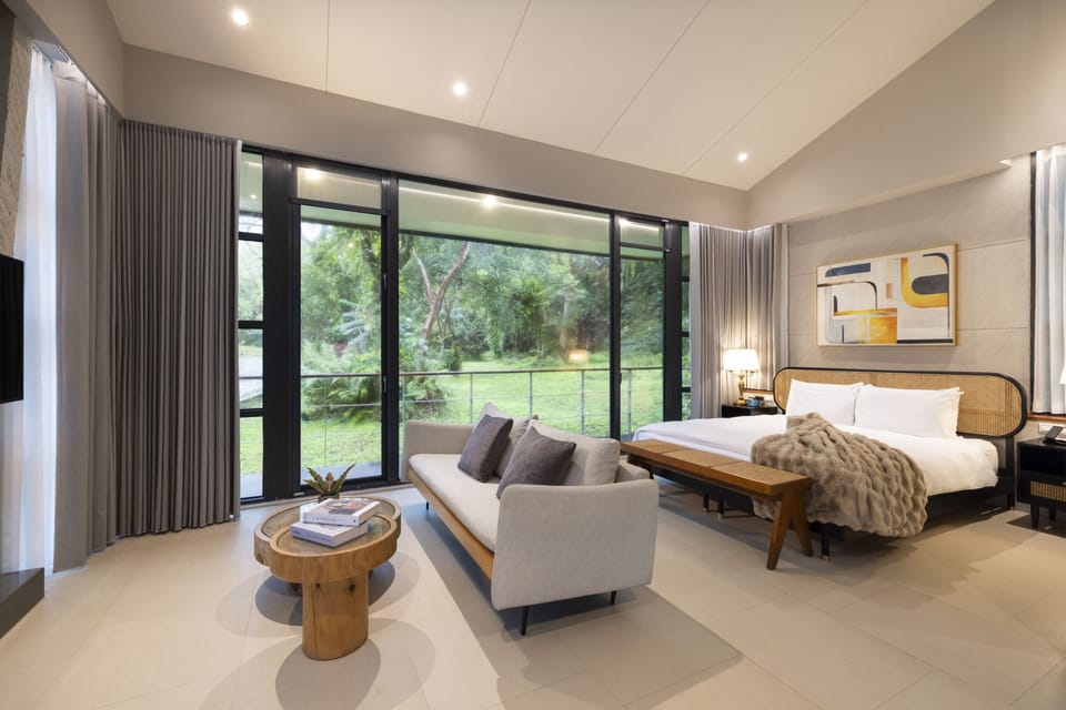 Leisure Villa | Down comforters, minibar (free items), in-room safe, blackout drapes