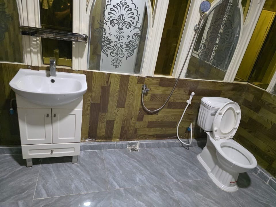 Economy Double Room | Bathroom