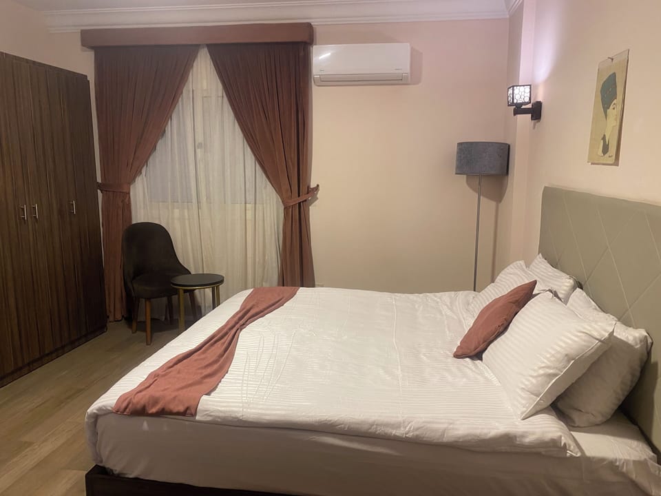 Deluxe Double Room, 1 King Bed, City View | In-room safe, laptop workspace, soundproofing, iron/ironing board