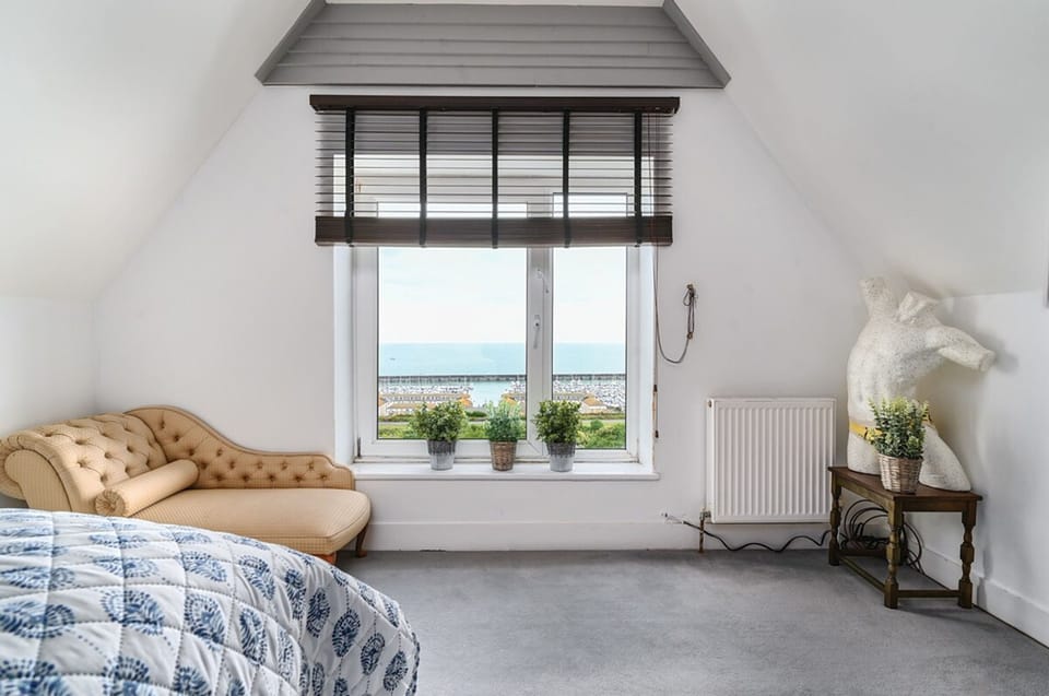 Host Stay The Cliff Greenhouse Apartment in Brighton