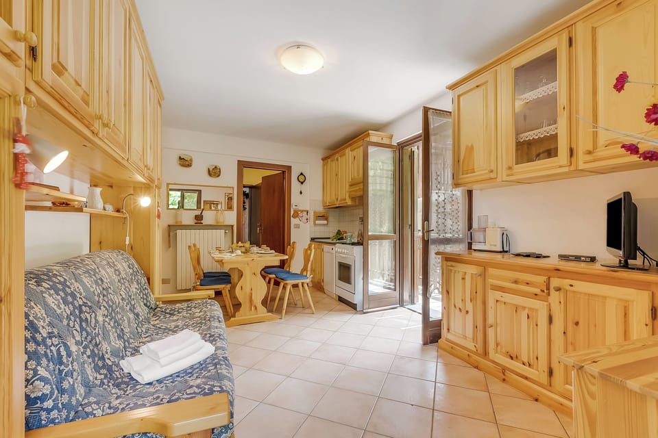 Standard Apartment, 1 Bedroom, Balcony (Relax In Pineta Beaulard) | Living area | Smart TV