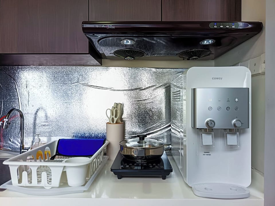 Apartment, 3 Bedrooms | Private kitchen | Fridge, microwave, electric kettle