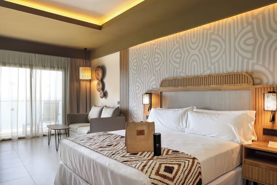Free minibar, in-room safe, iron/ironing board, free WiFi