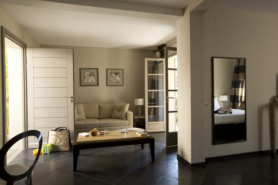 Suite Villa  | Living room | Flat-screen TV