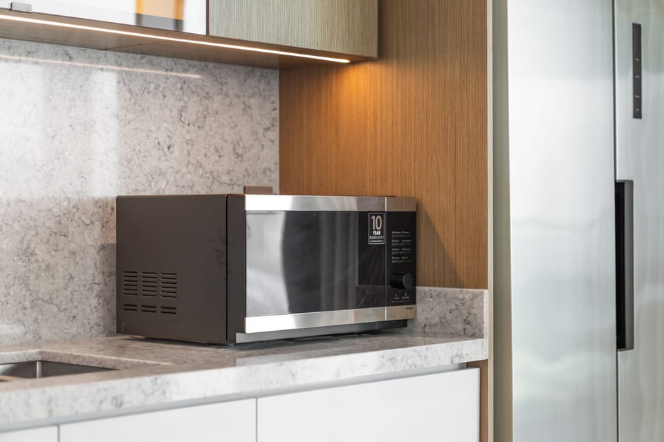 Luxury Apartment, Balcony, Marina View | Private kitchen | Highchair