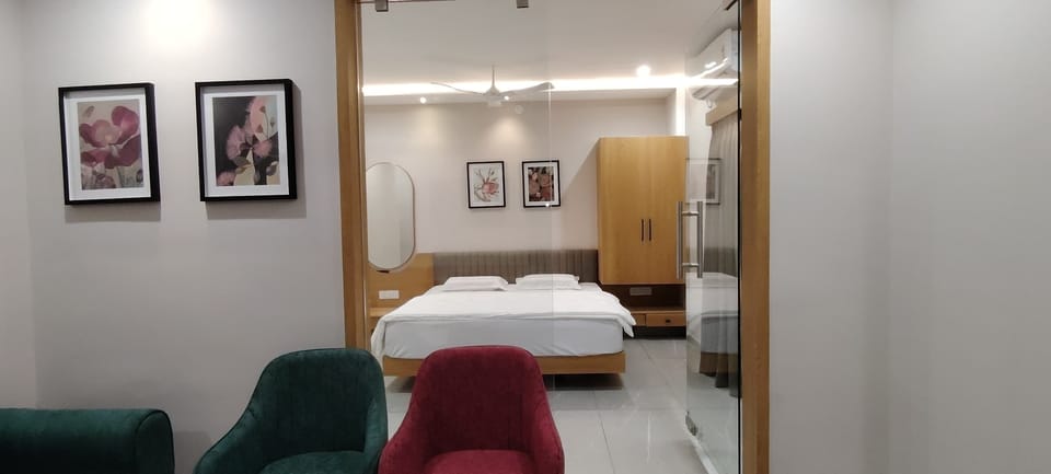 In-room safe, desk, laptop workspace, soundproofing