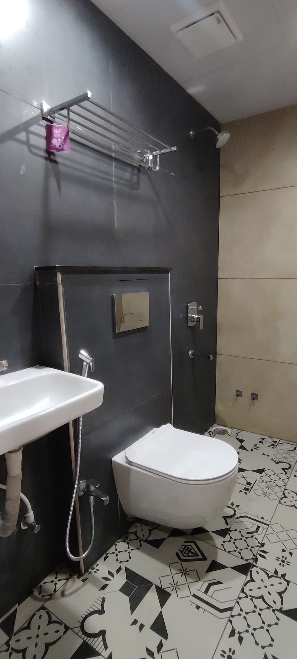 Luxury Suite, Garden View | Bathroom | Shower, slippers, bidet, towels