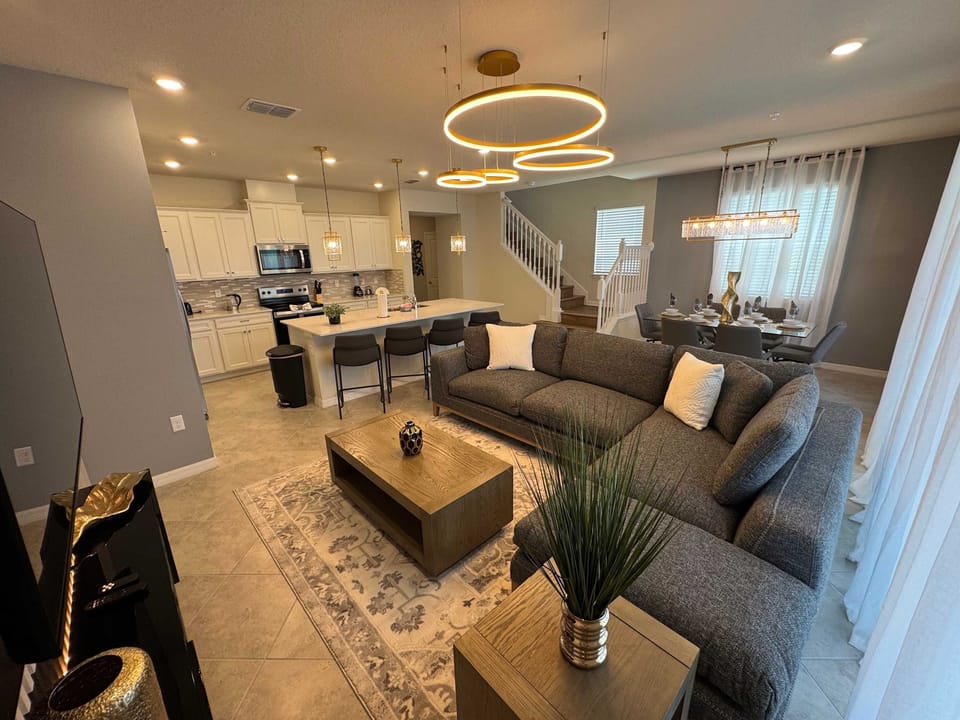 House | 5 bedrooms, desk, Internet