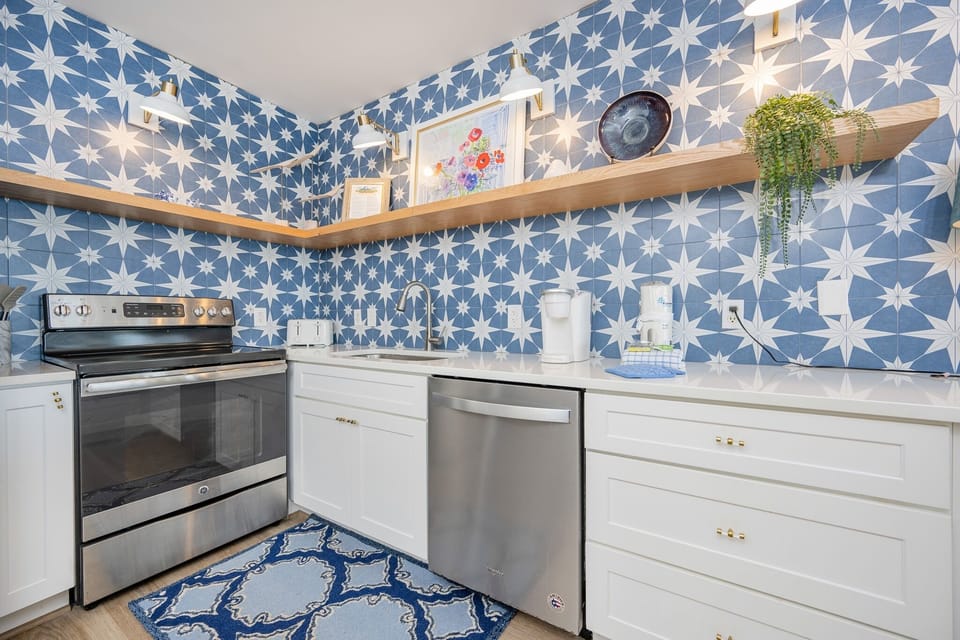 Condo, 3 Bedrooms | Private kitchen | Fridge, oven, coffee/tea maker