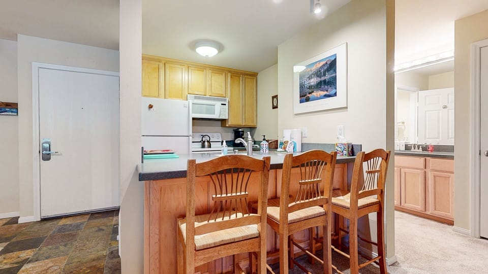 Condo, 1 Bedroom | Private kitchen | Coffee/tea maker, fridge, oven, toaster