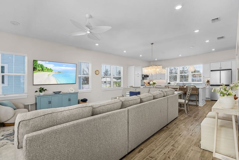 House, 5 Bedrooms | Living area | Smart TV