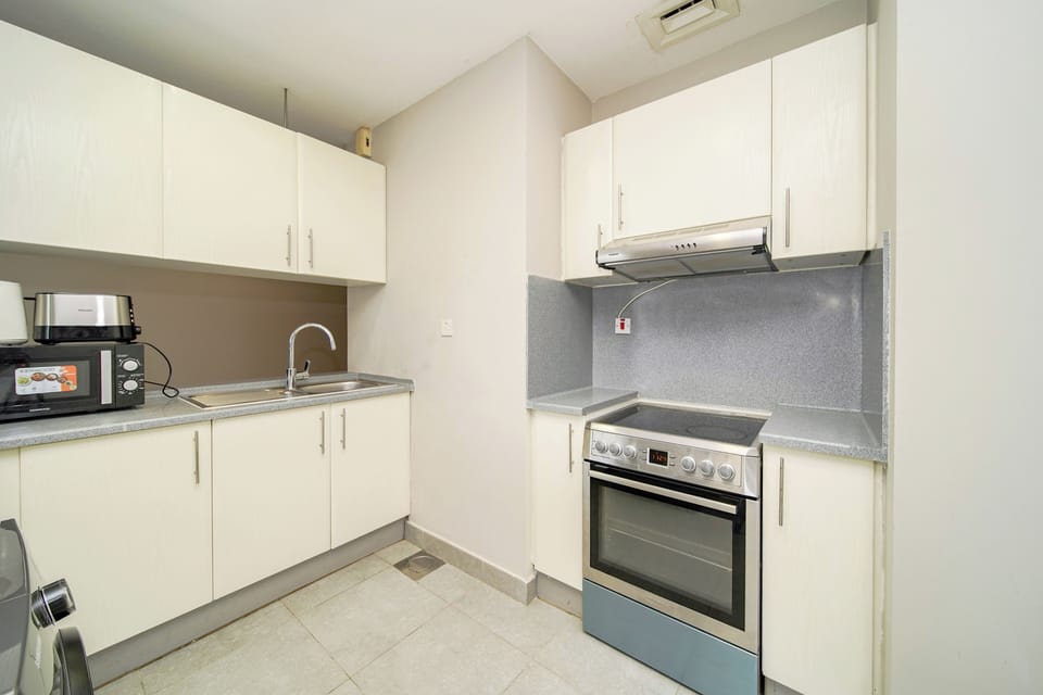 Exclusive Studio, City View | Private kitchen | Microwave, oven, stovetop, electric kettle