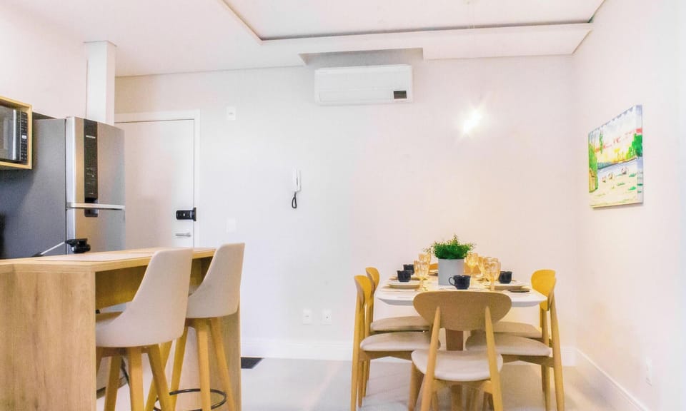 Basic Apartment | Dining