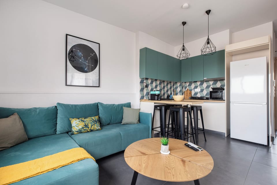 Apartment, 1 Bedroom, Kitchen, City View | Living room | 43-inch Smart TV with digital channels, streaming services