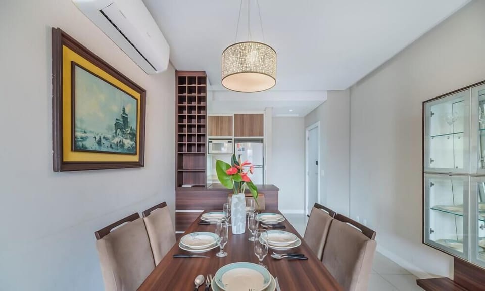 Basic Apartment | Dining