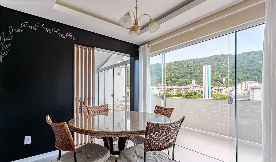 Basic Apartment | Dining