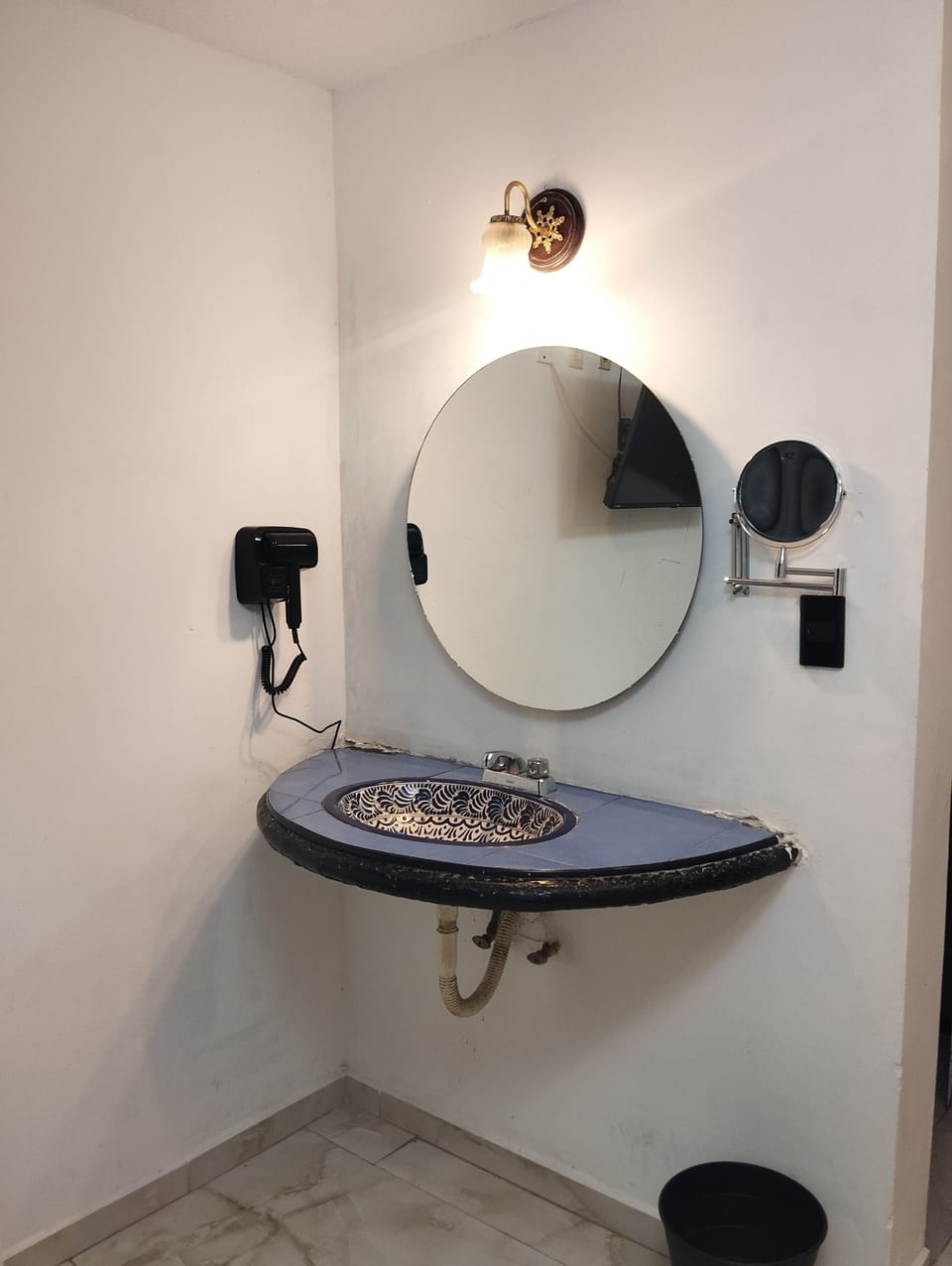 Comfort Double Room | Bathroom | Shower, soap, shampoo, toilet paper