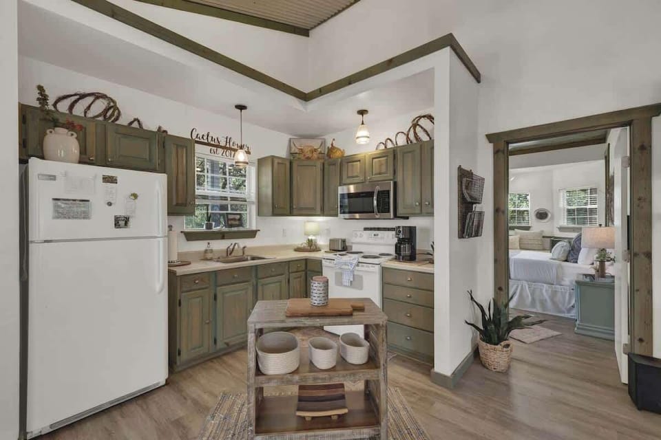 House, Multiple Beds, Patio, Garden View (3408 Grapecreek Ldge) | Private kitchen