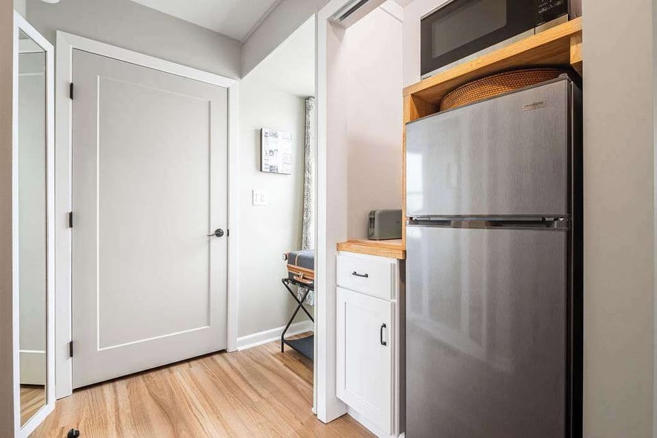 Condo, 1 King Bed, Kitchen, City View (118 E Main - Unit A) | Interior