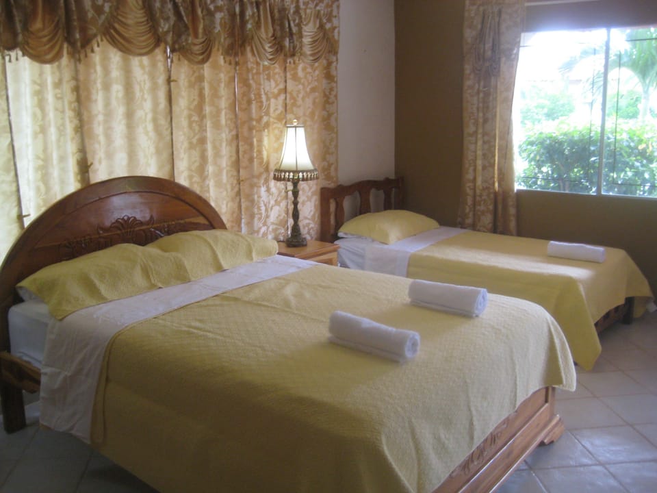 Standard Quadruple Room | WiFi (free), bed sheets