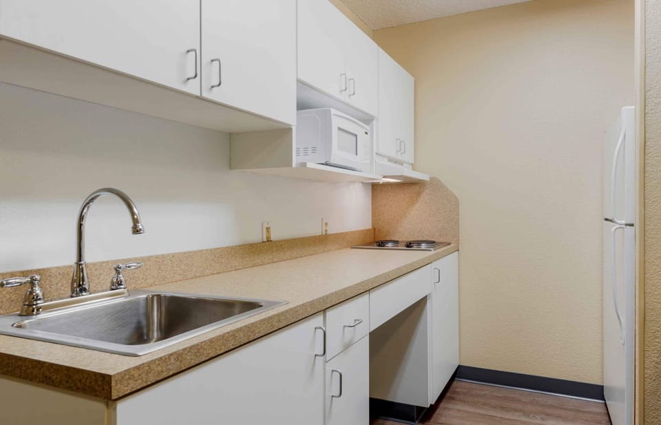 Studio, 2 Queen Beds, Non Smoking | Private kitchen | Coffee/tea maker, fridge, microwave, oven