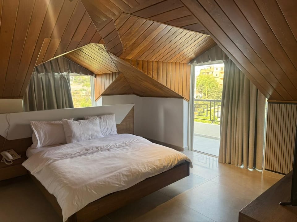 Deluxe Double or Twin Room, Balcony, Pool View | In-room safe, soundproofing, WiFi (free)