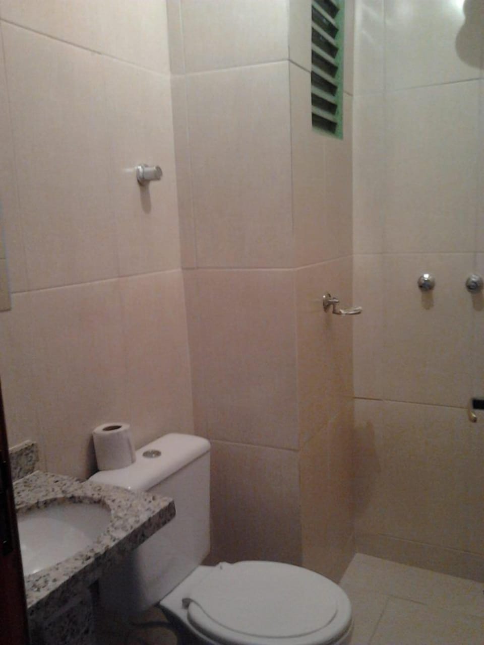 Economy Double Room | Bathroom | Shower, towels