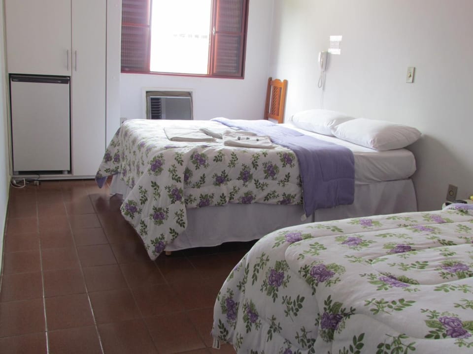 Minibar, free WiFi, bed sheets