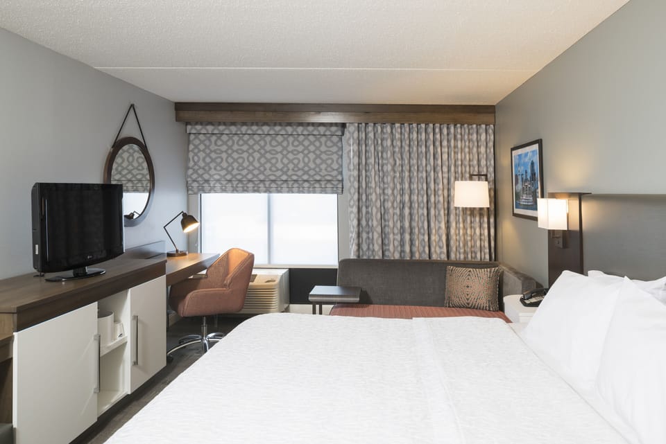 Room, 1 King Bed (with Chaise) | Hypo-allergenic bedding, desk, laptop workspace, blackout drapes