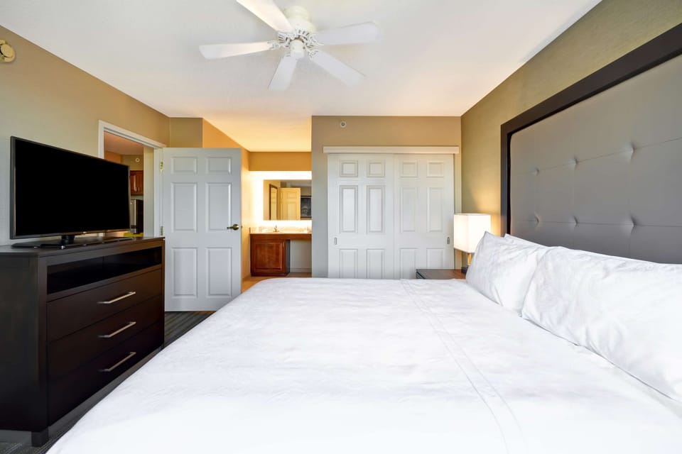 1 bedroom, in-room safe, desk, laptop workspace