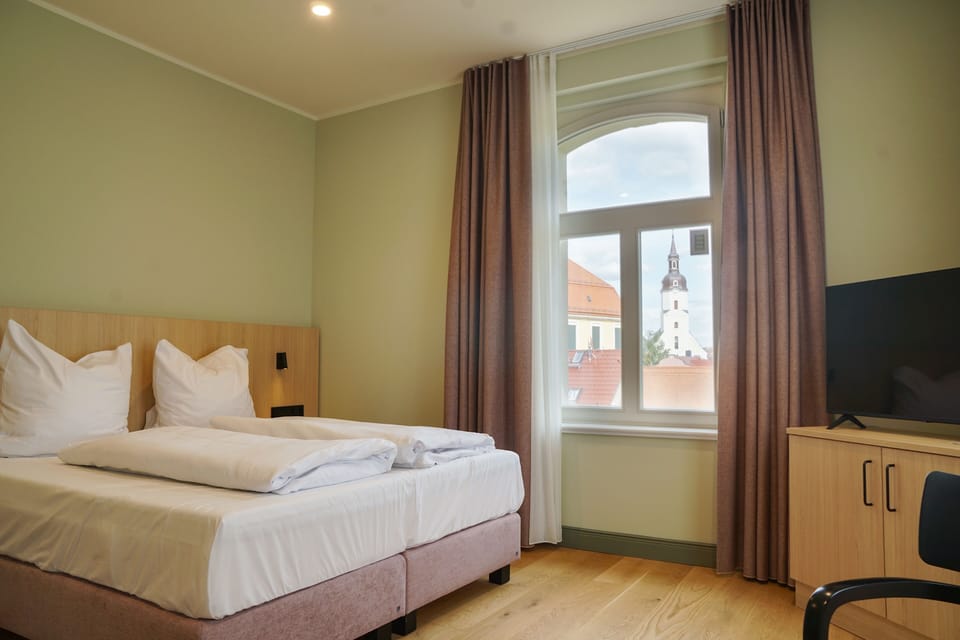 Deluxe Apartment, Garden View | Iron/ironing board, free WiFi