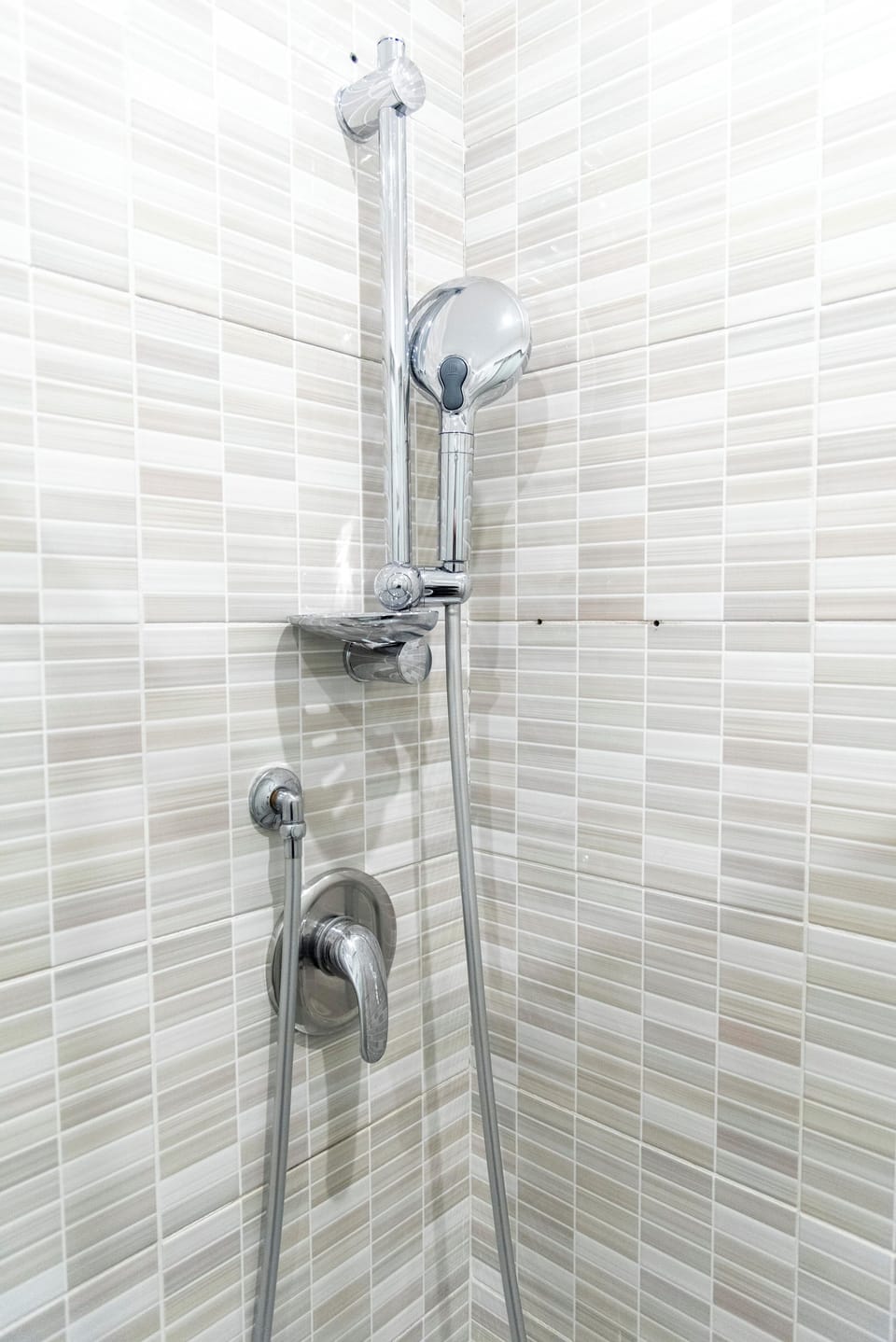 Quadruple Room | Bathroom | Shower, free toiletries, hair dryer, towels