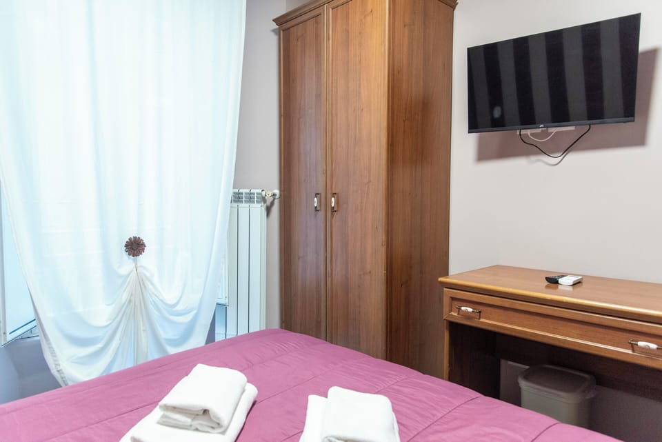 Quadruple Room | Iron/ironing board, WiFi (free)