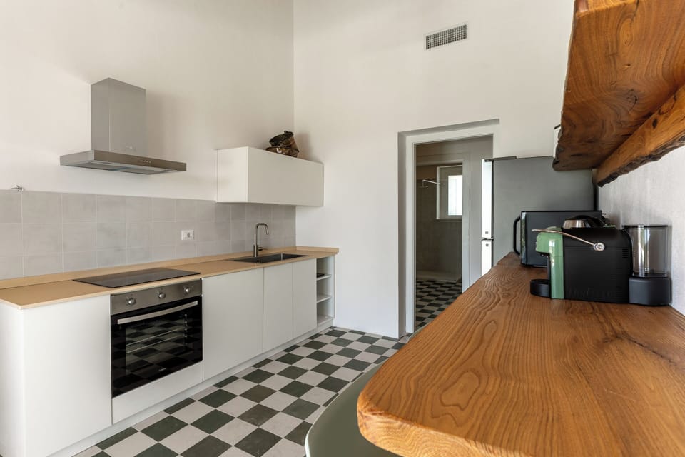 Classic Villa | Private kitchen | Fridge, microwave, oven, stovetop