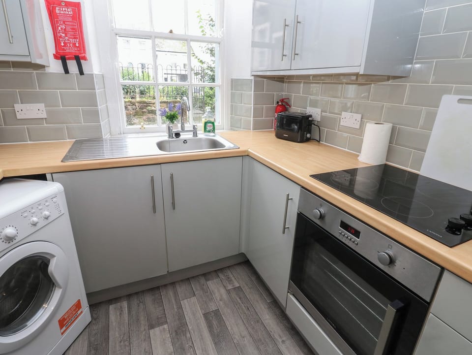 Cottage | Private kitchen | Cookware/dishes/utensils