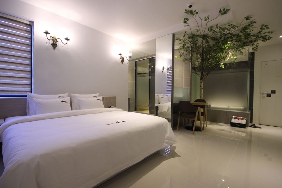 VIP Room (No Parking) | Free WiFi