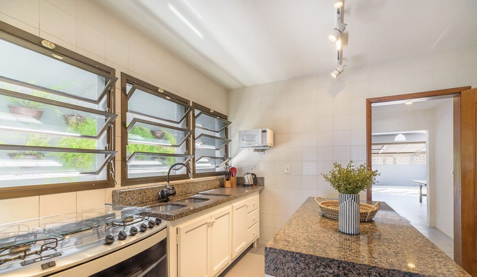 Basic Villa | Private kitchen | Cookware/dishes/utensils