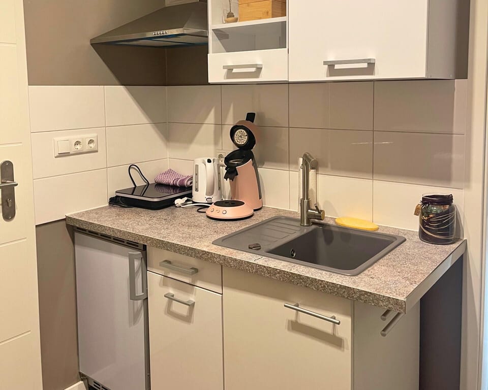 Apartment | Private kitchen | Toaster, cookware/dishes/utensils